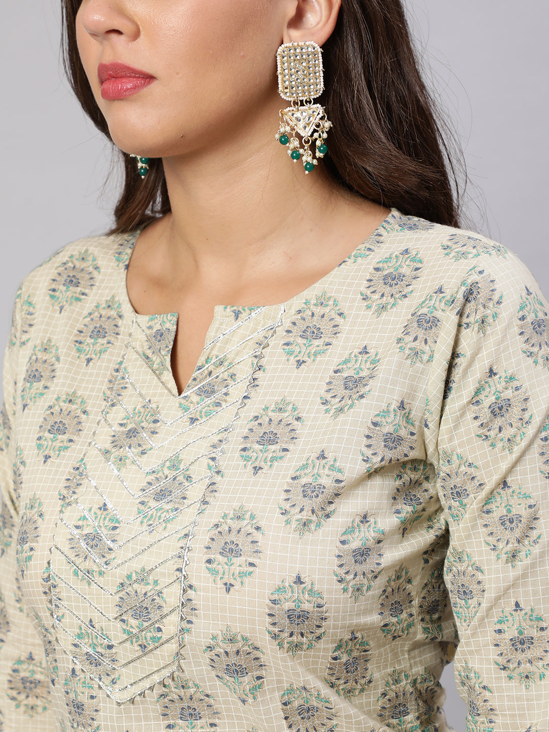 Women's Cream Printed Straight Kurta With Three Quarter Sleeves