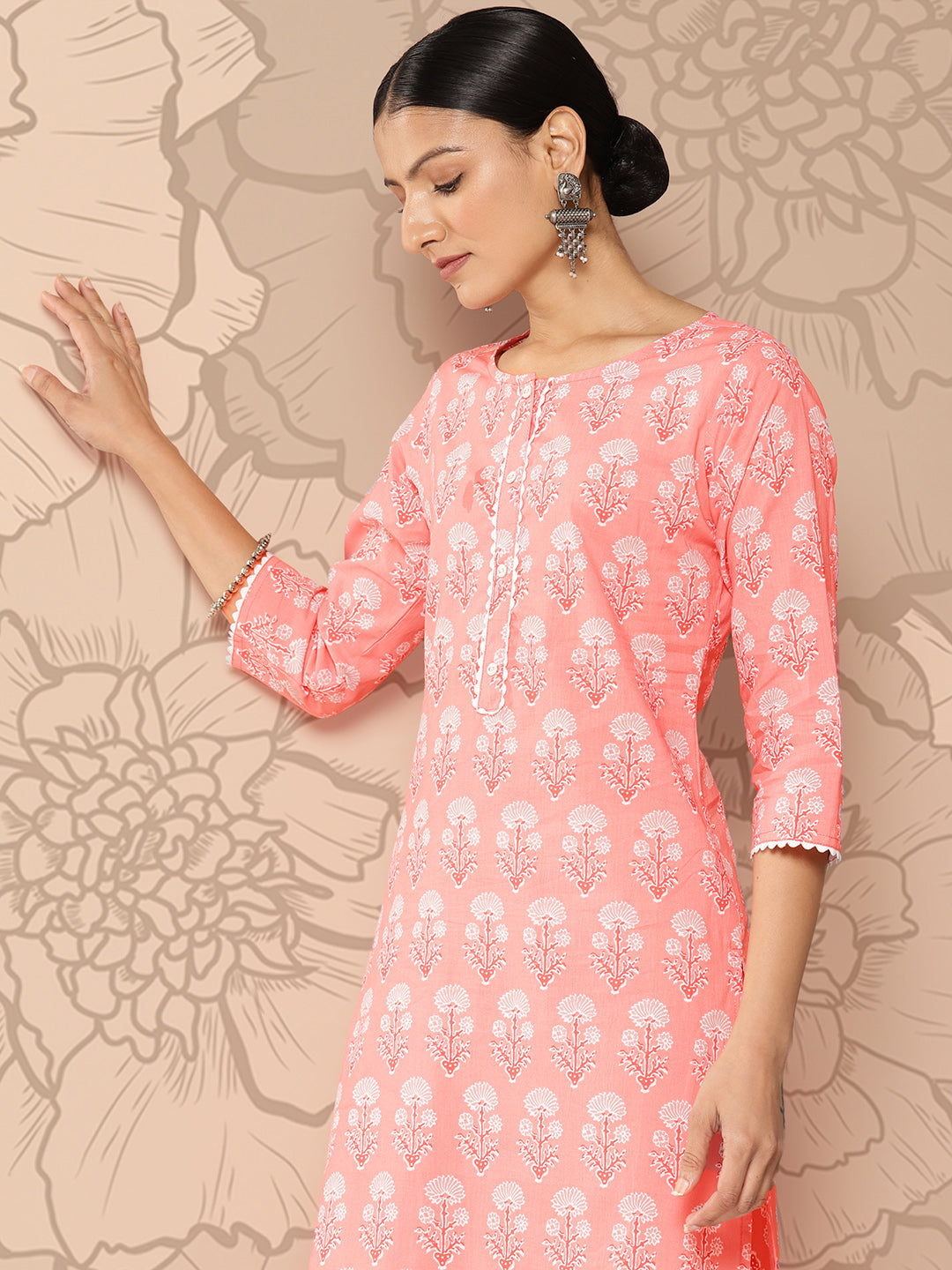 Women's Pink Printed straight kurta with three quarter sleeves