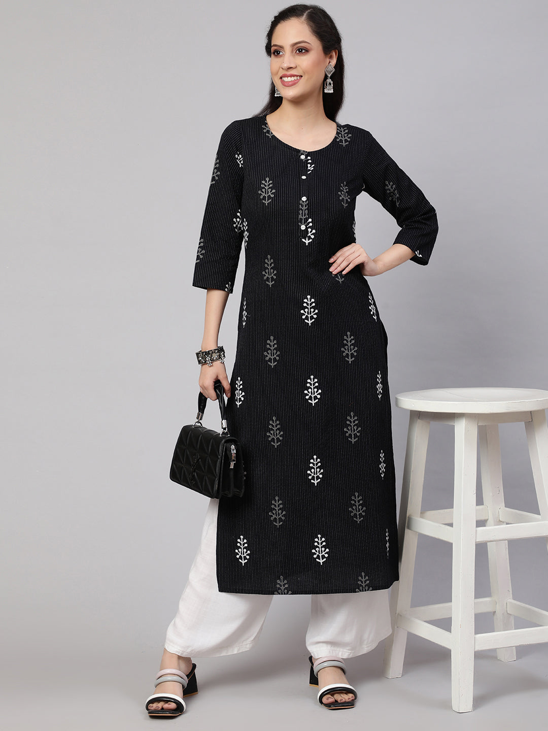 Women's Black Printed straight Kurta With three qurter sleeves