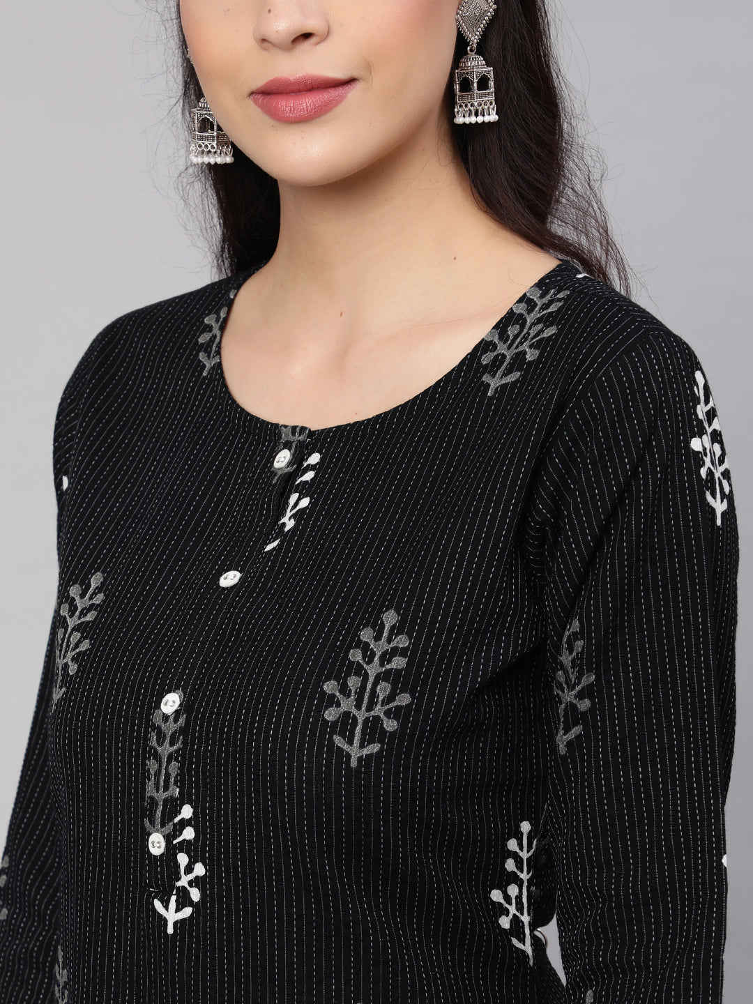 Women's Black Printed straight Kurta With three qurter sleeves