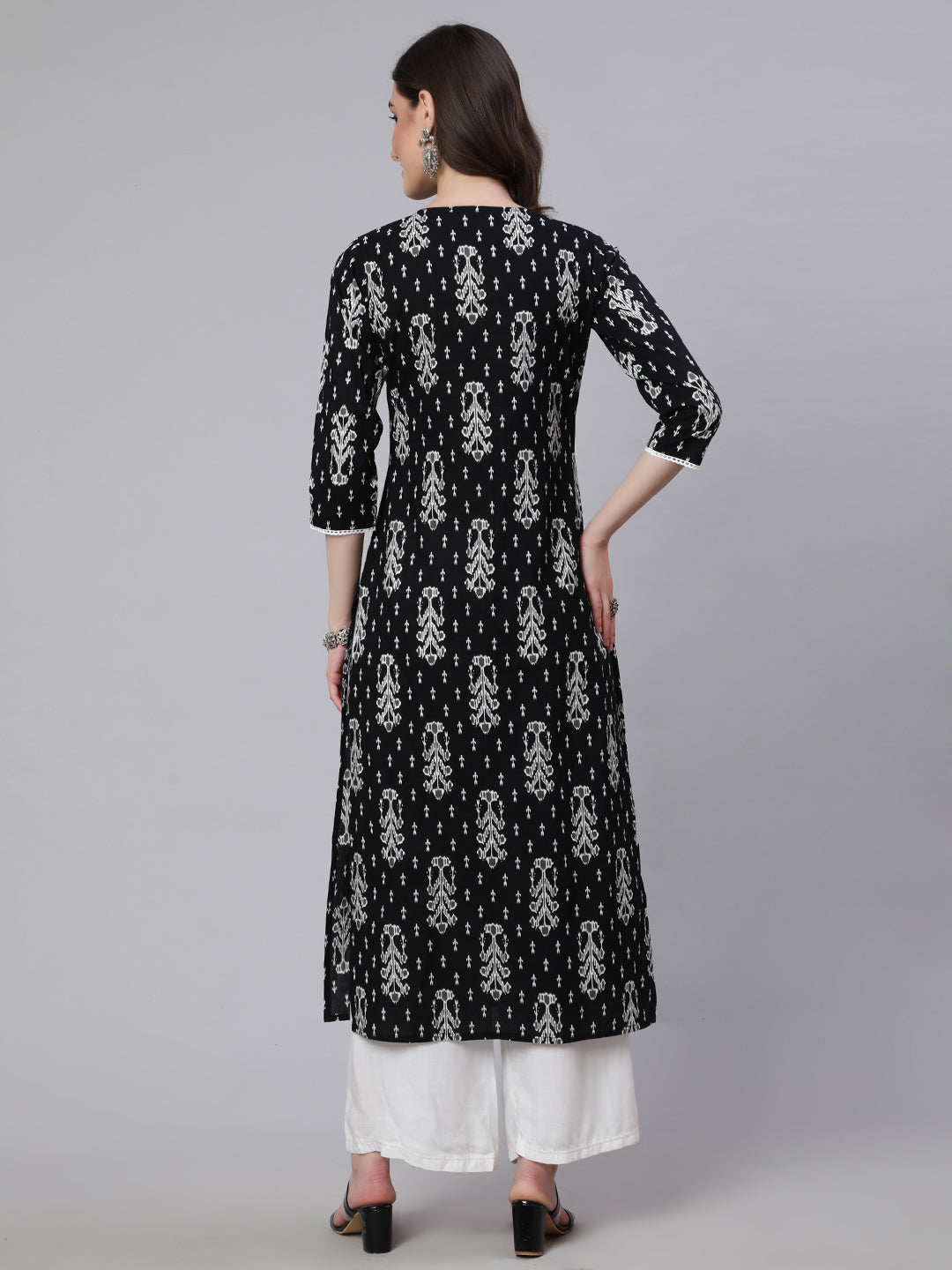 Women's Black Printed straight Kurta With three qurter sleeves