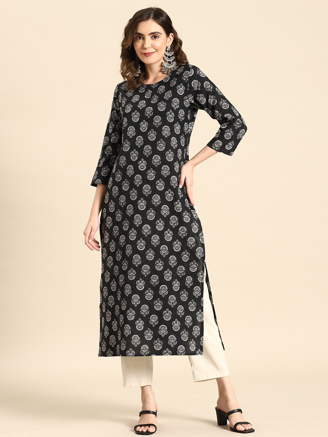 Women's Black Printed straight Kurta With three qurter sleeves