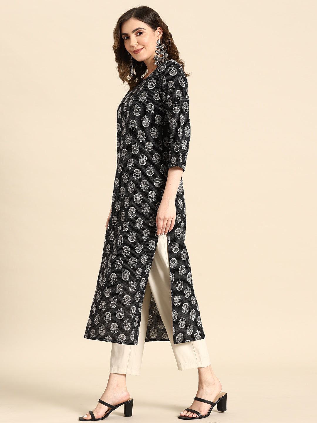 Women's Black Printed straight Kurta With three qurter sleeves