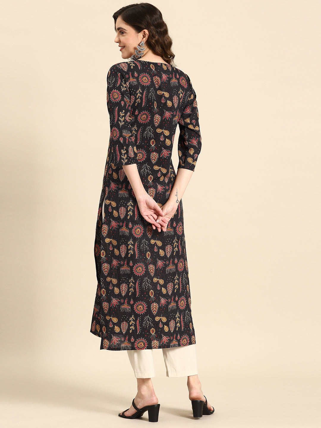 Women's Black Printed straight Kurta With three qurter sleeves