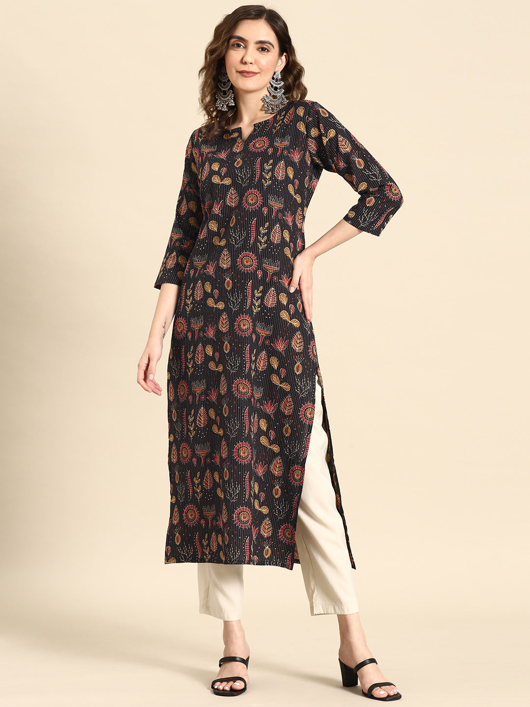 Women's Black Printed straight Kurta With three qurter sleeves
