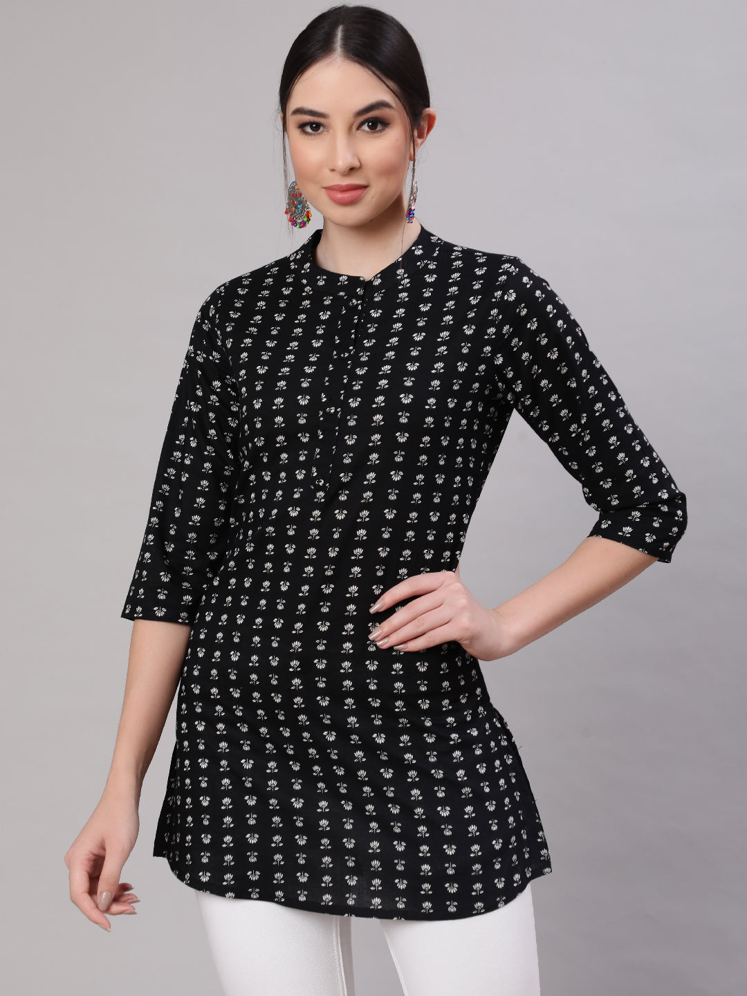 Women's Black Straight Tunic With Three Quaretr Sleeves
