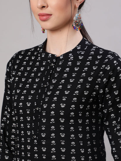 Women's Black Straight Tunic With Three Quaretr Sleeves