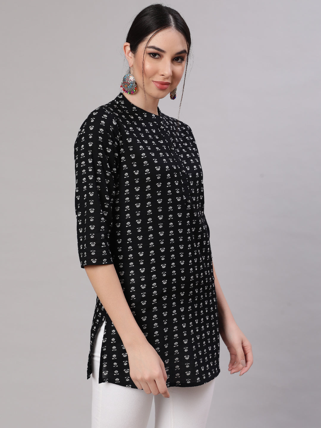 Women's Black Straight Tunic With Three Quaretr Sleeves