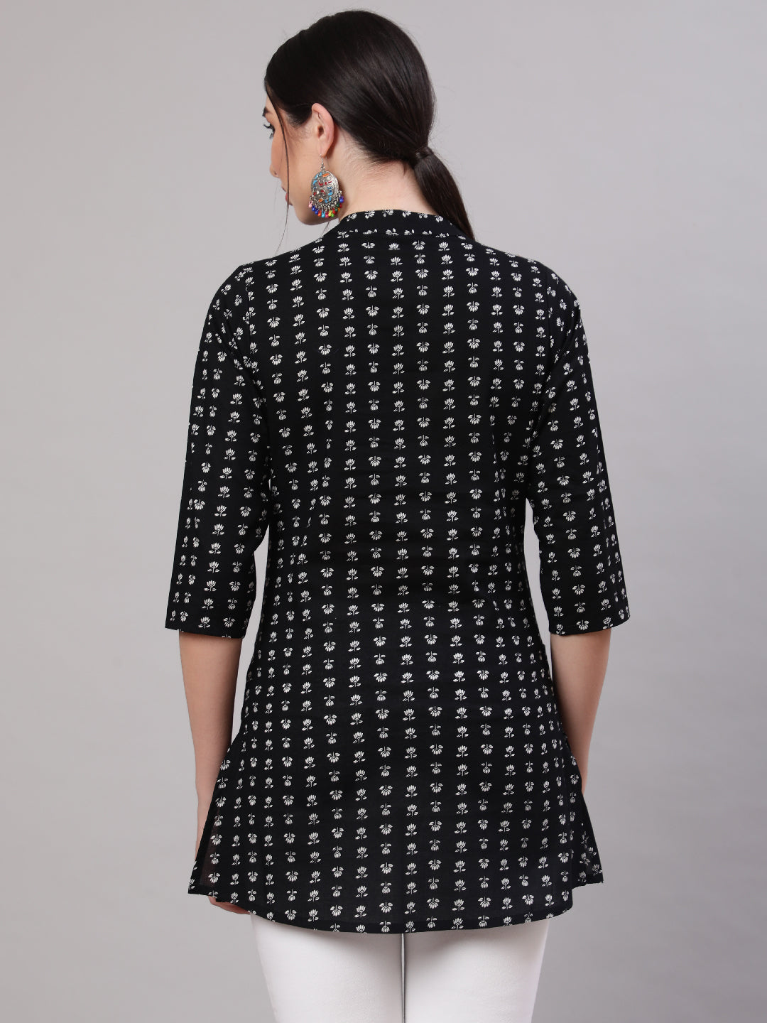 Women's Black Straight Tunic With Three Quaretr Sleeves