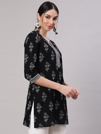 Women's Black Straight Tunic With Three Quaretr Sleeves