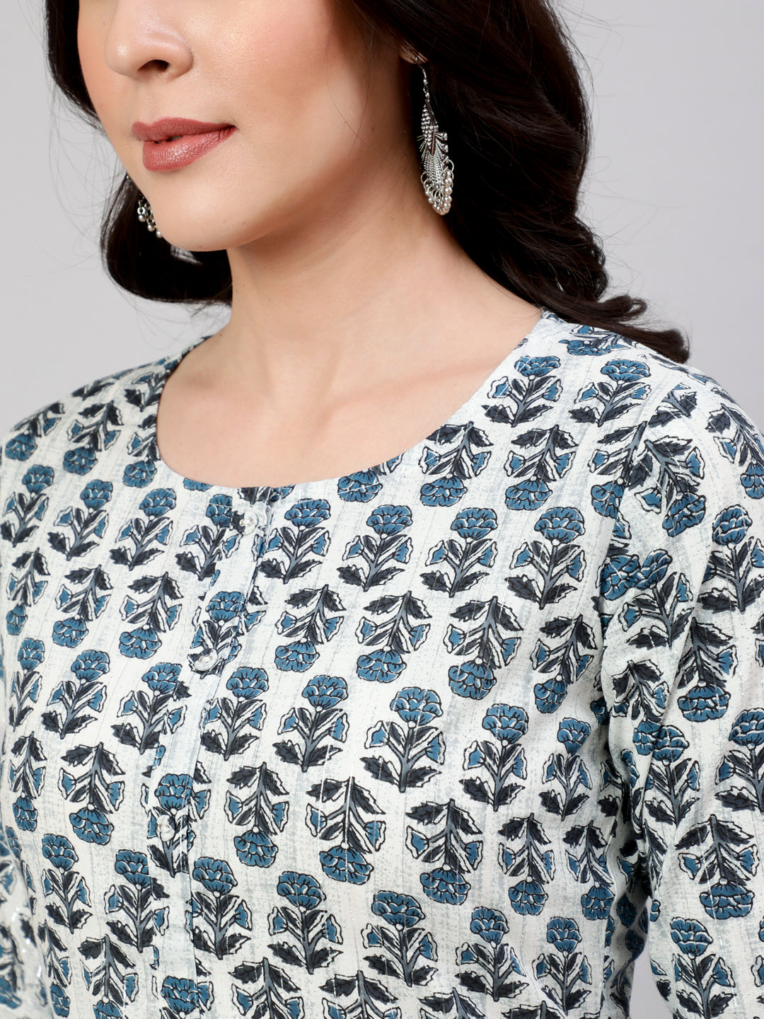 Women's Off-White Printed straight Kurta With three qurter sleeves