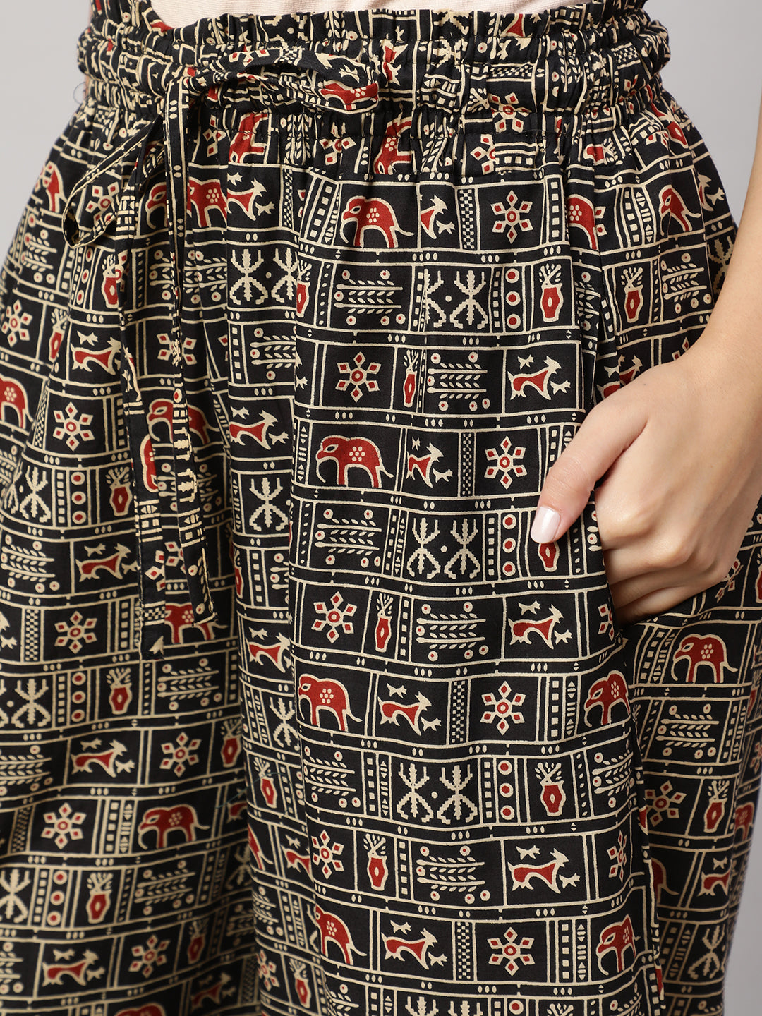Women's Black Printed Wide Legged Printed Plazzo With Side Pockets