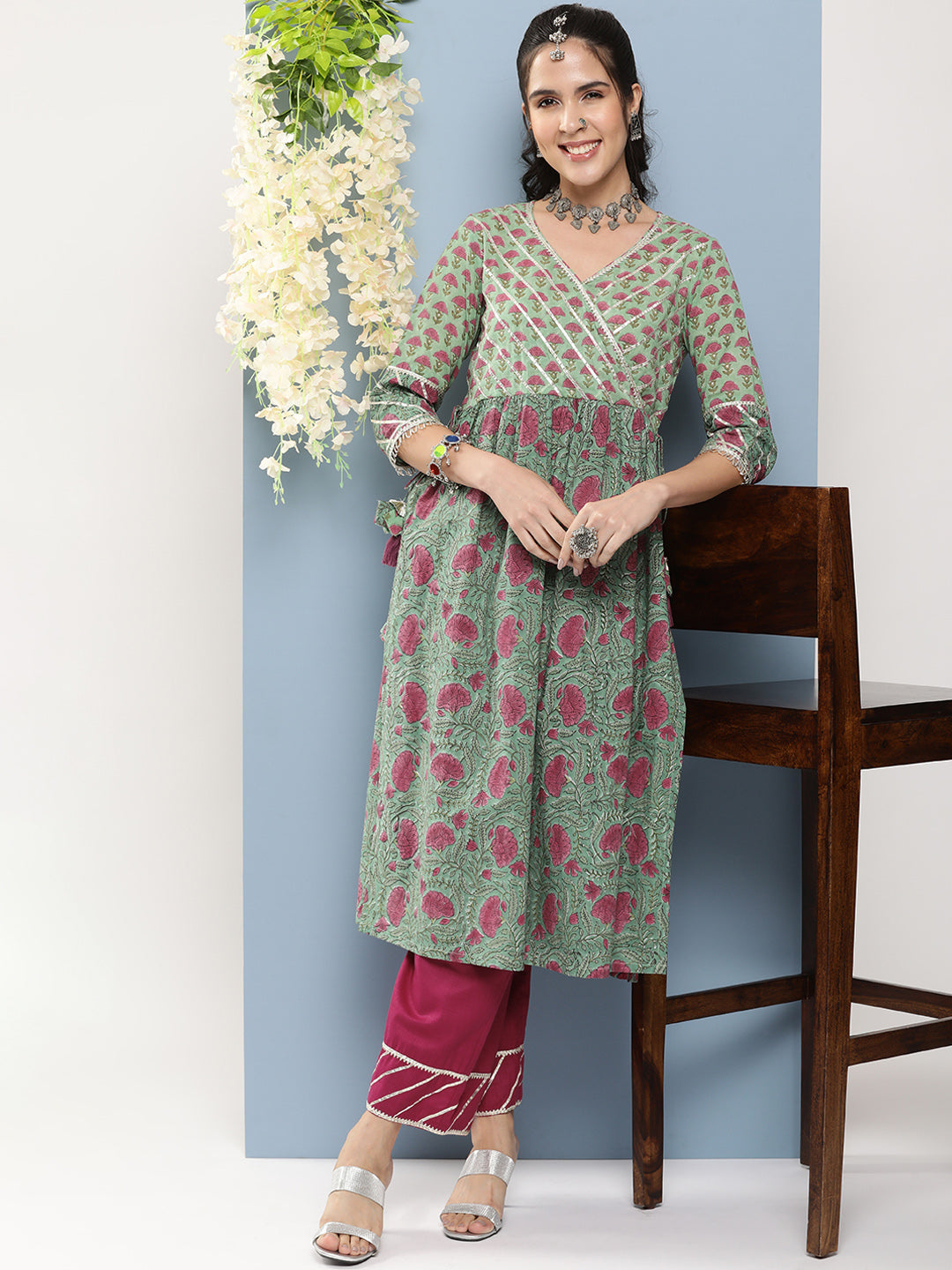 Women's Olive Green Floral Print High-Slit Kurta With Gotta Patti Details With Pink Solid Palazzos