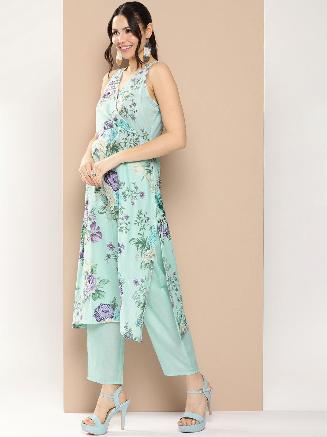 Women's Blue Floral Printed Kurta With Pants