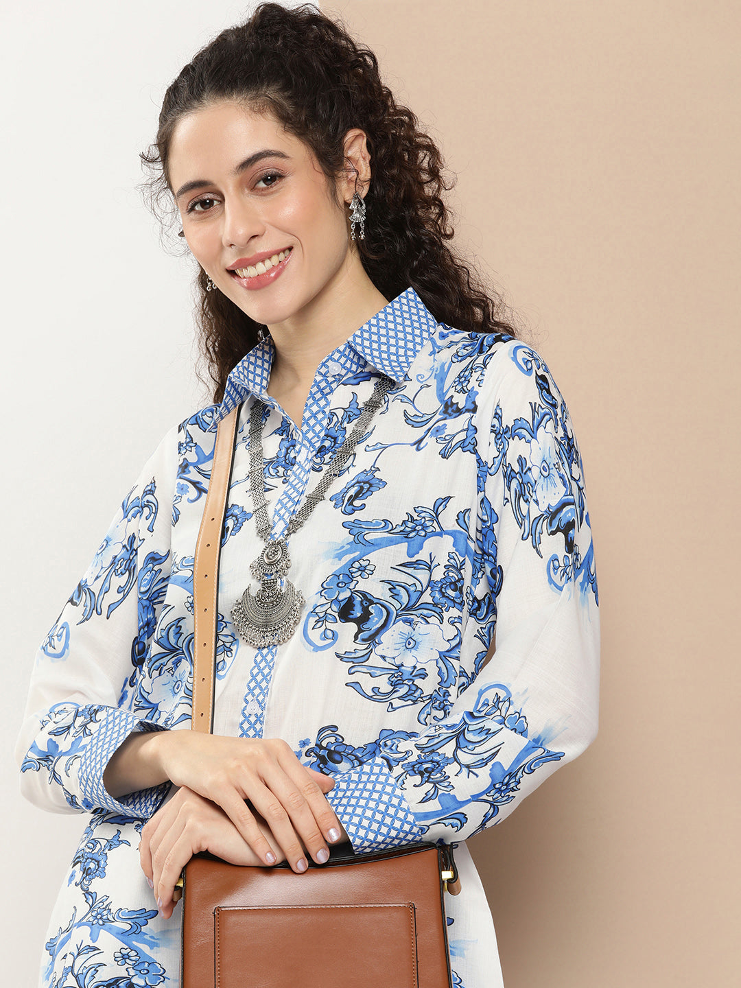 Women's Off White And Blue Floral Print Kurta With Printed Pants