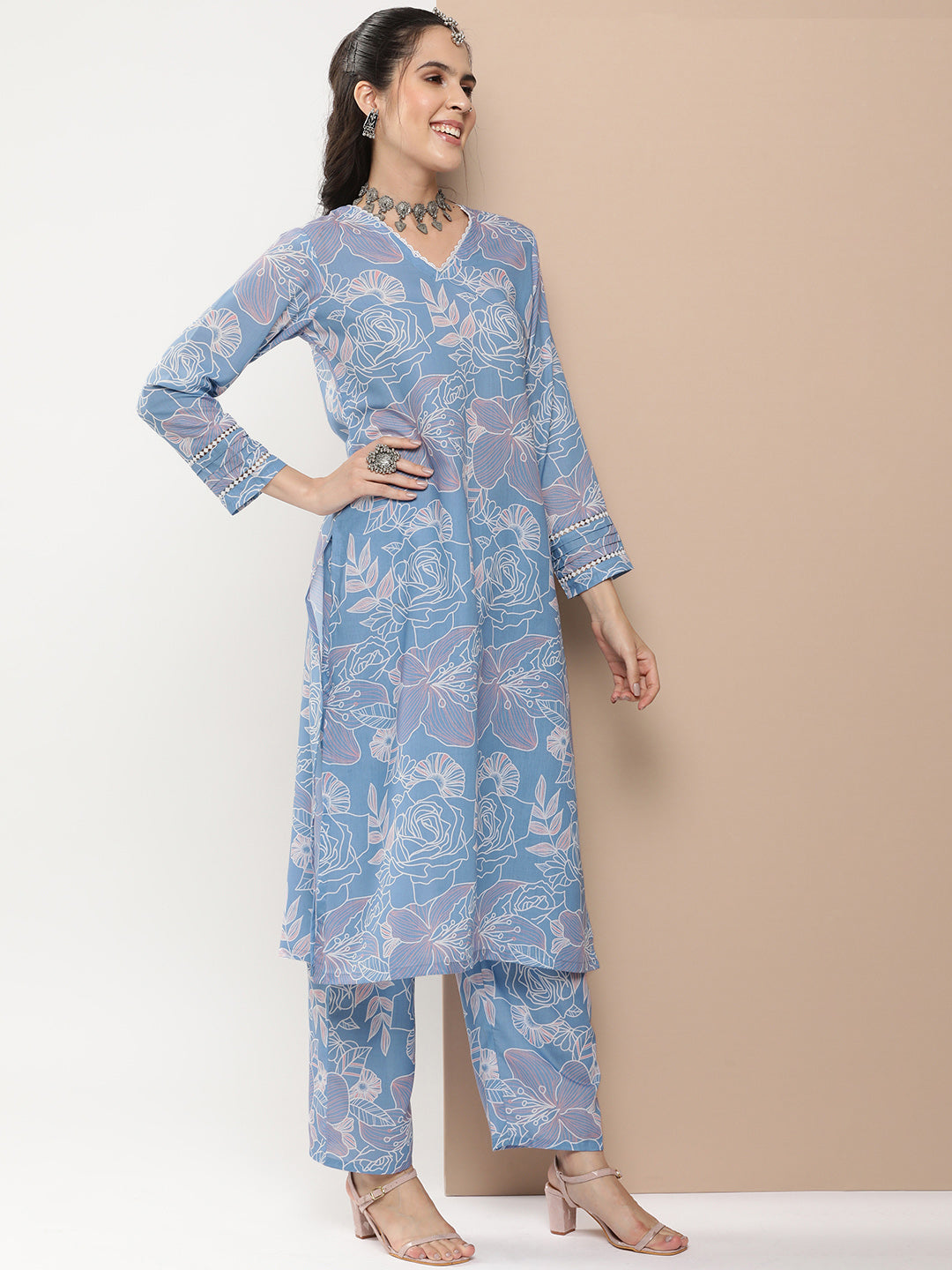 Women's Blue Floral Print Kurta With Lace Details With Blue Floral Print Palazzos