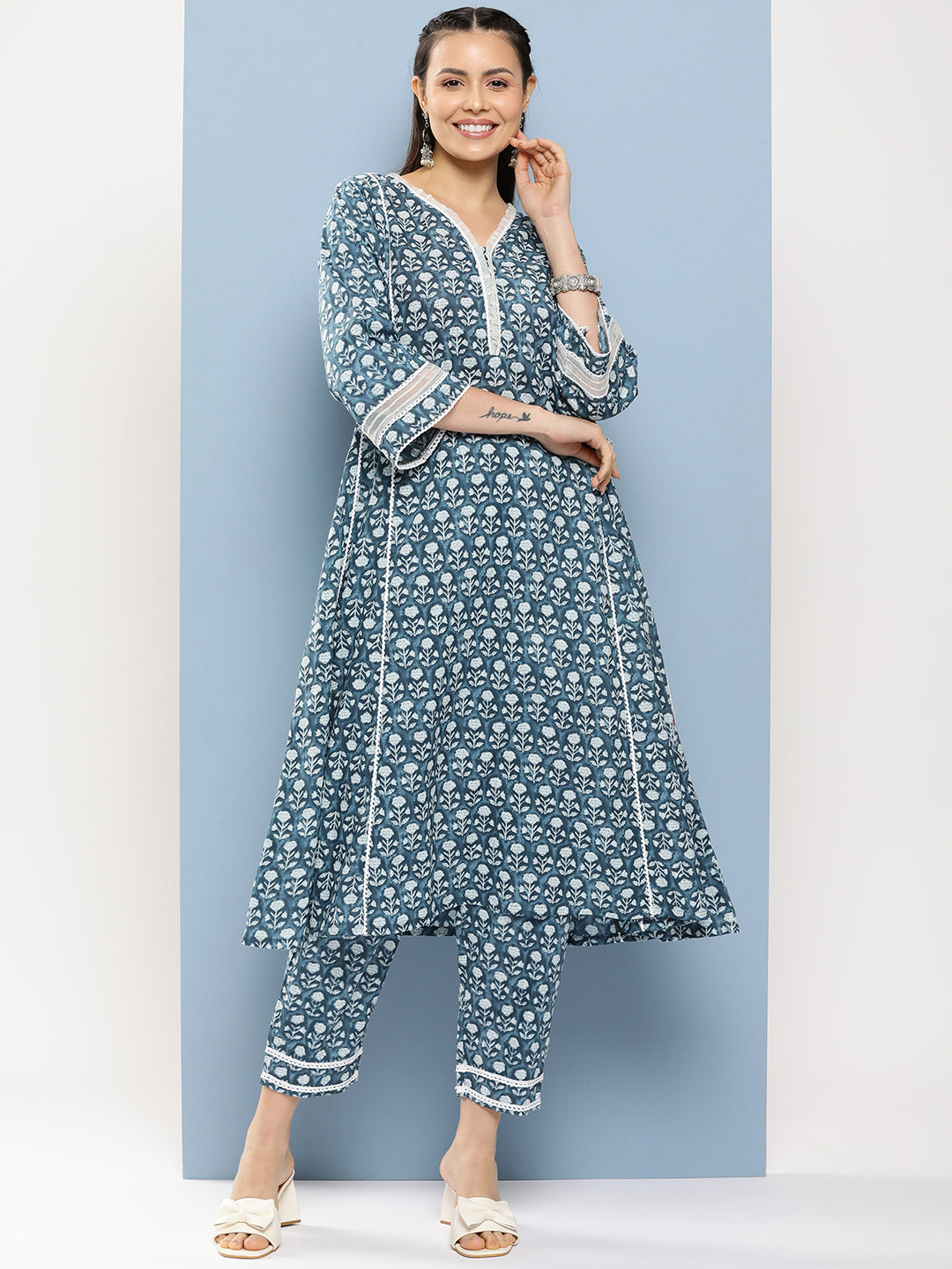 Women's Blue Floral Print A-Line Kurta With Lace Details & Blue Floral Print Palazzo