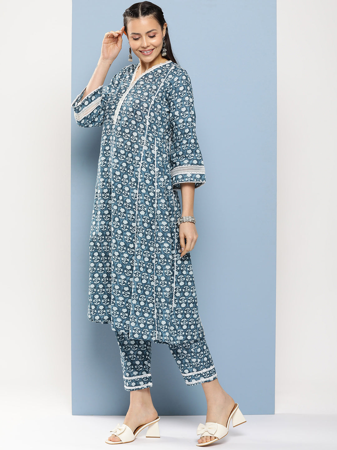Women's Blue Floral Print A-Line Kurta With Lace Details & Blue Floral Print Palazzo