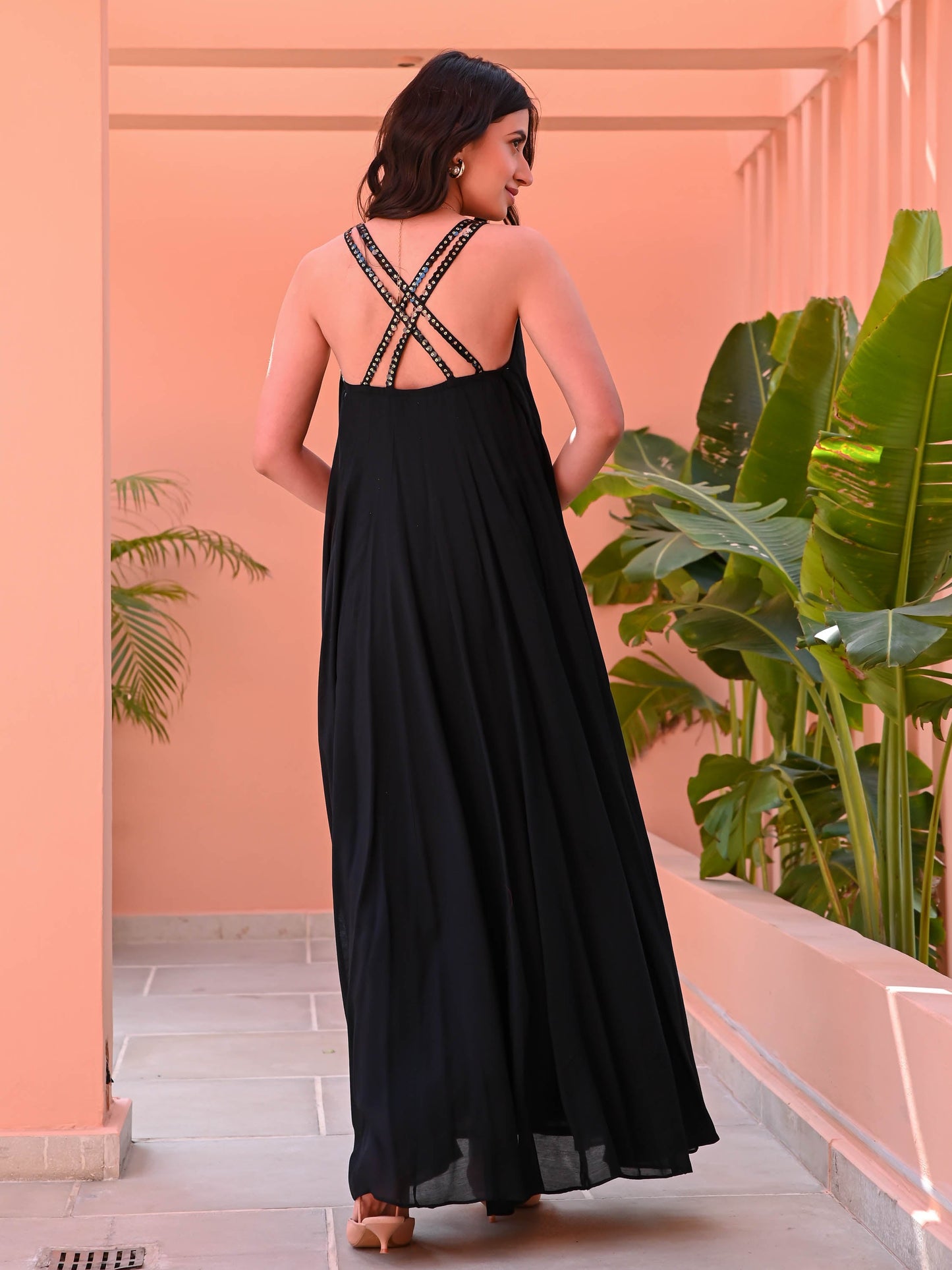 Women's Black Sleeveless Flared Dress