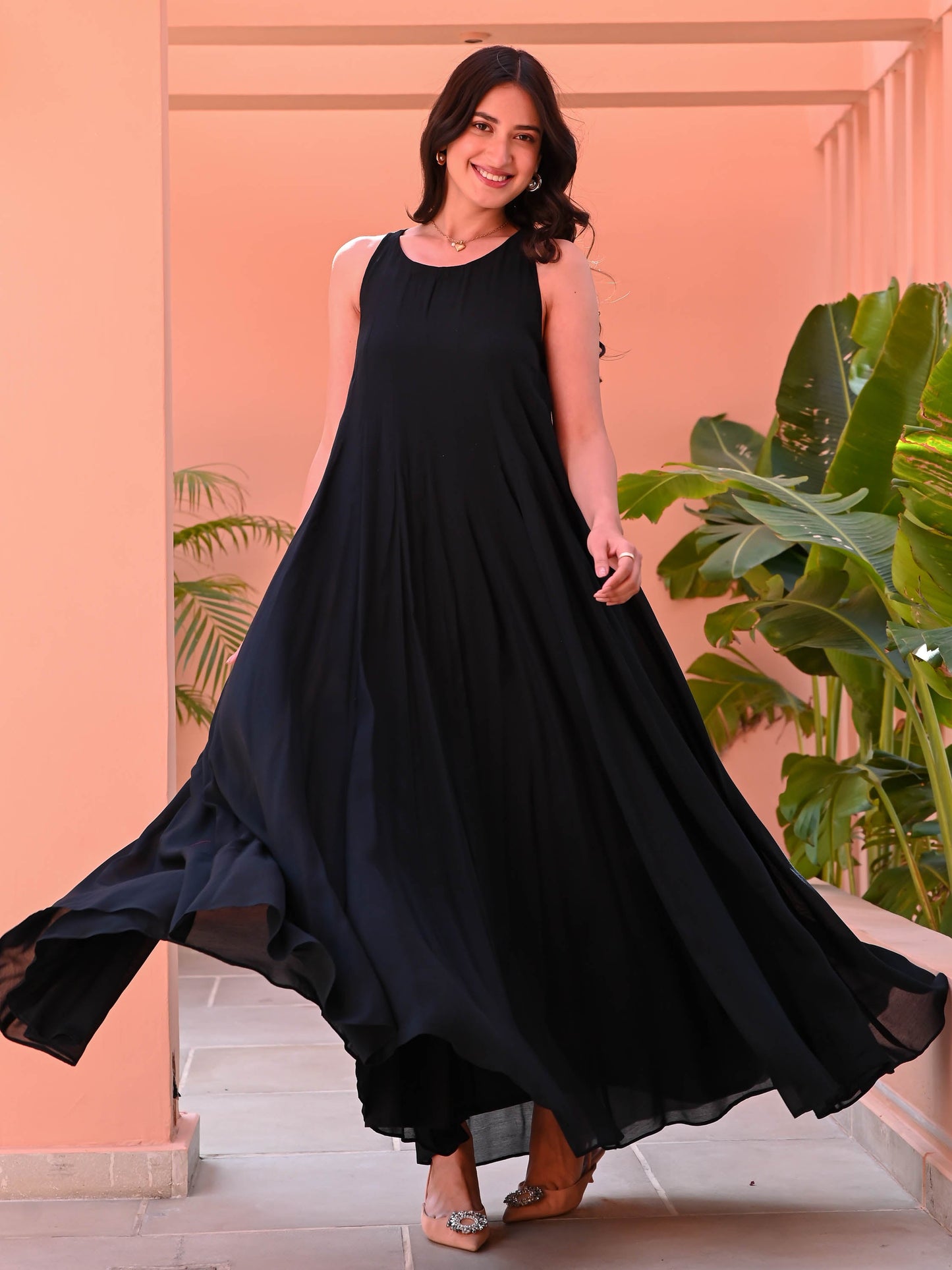 Women's Black Sleeveless Flared Dress