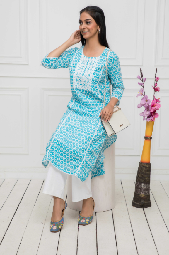Women's Blue Solid Cotton Straight Round Neck Kurtas