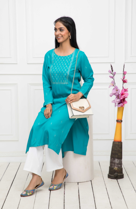 Women's Blue Solid Rayon Straight Round Neck Kurtas