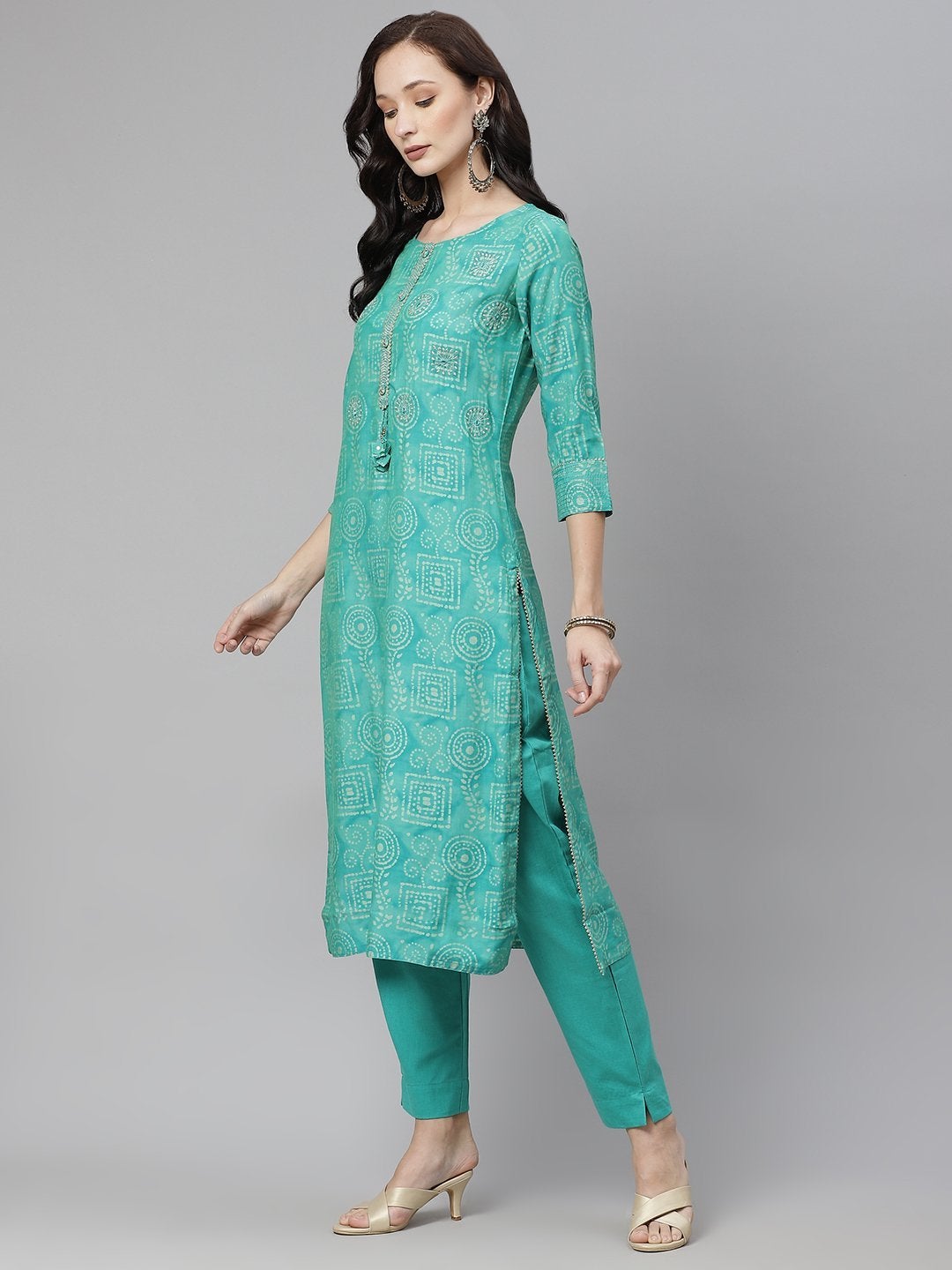 Women's Green Muslin Straight Kurta with Pants