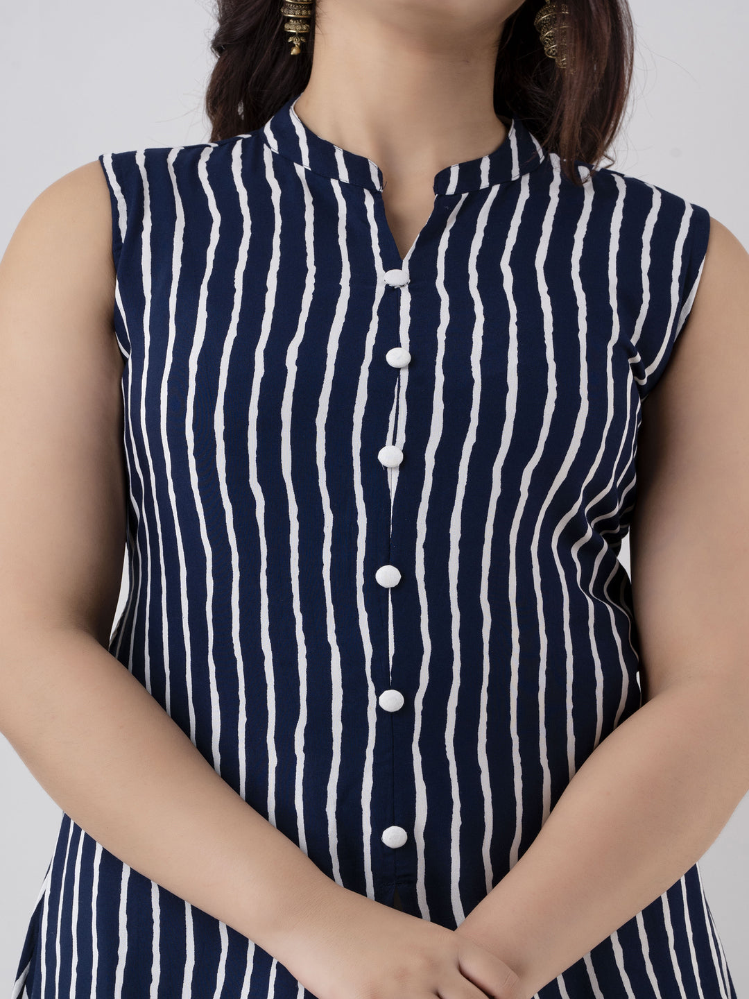 Women's Stripe Print Frontslit Kurti In Blue