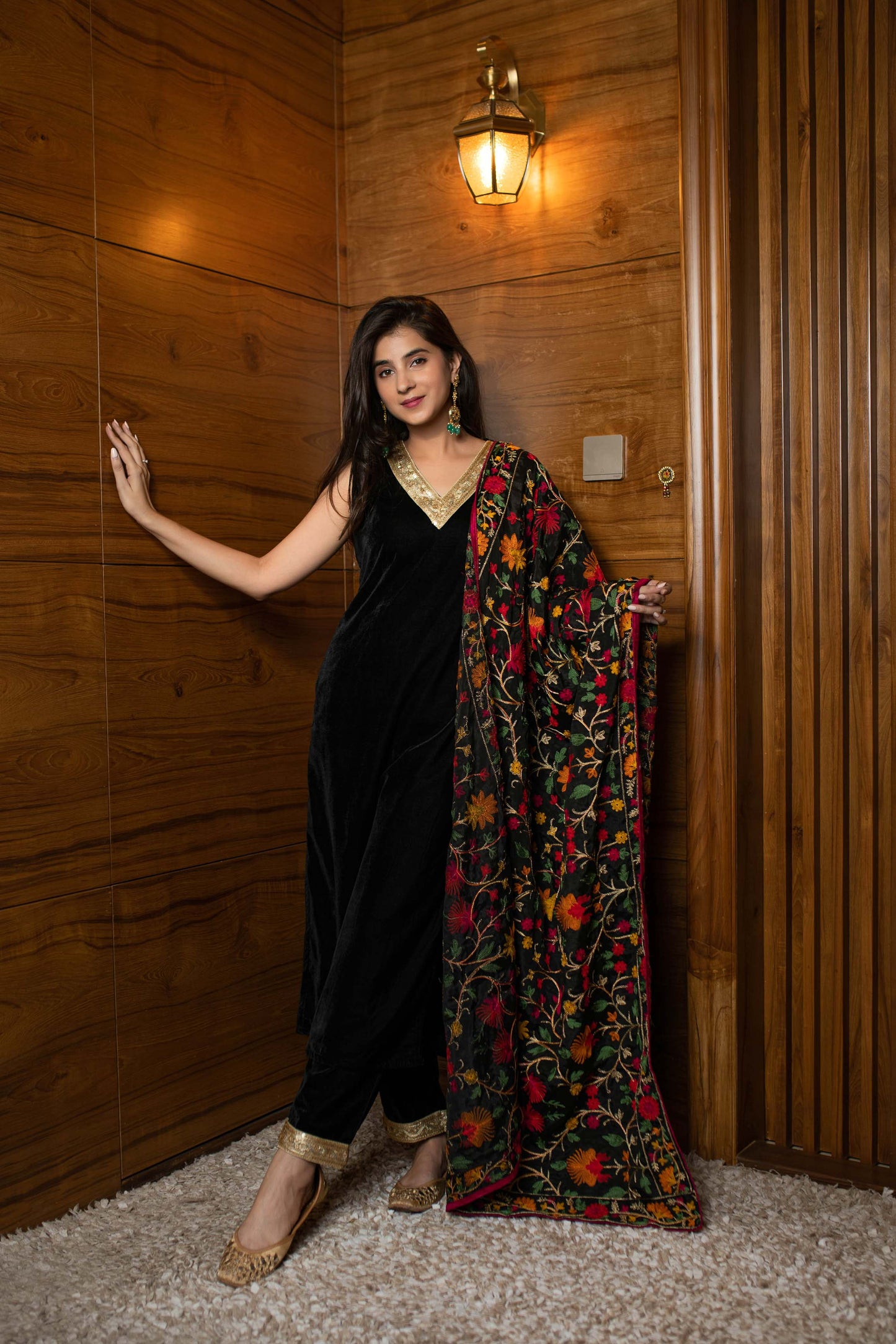 Women's Black Heavy Dupatta Velvet Kurta Set
