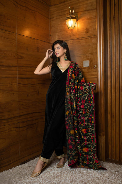 Women's Black Heavy Dupatta Velvet Kurta Set