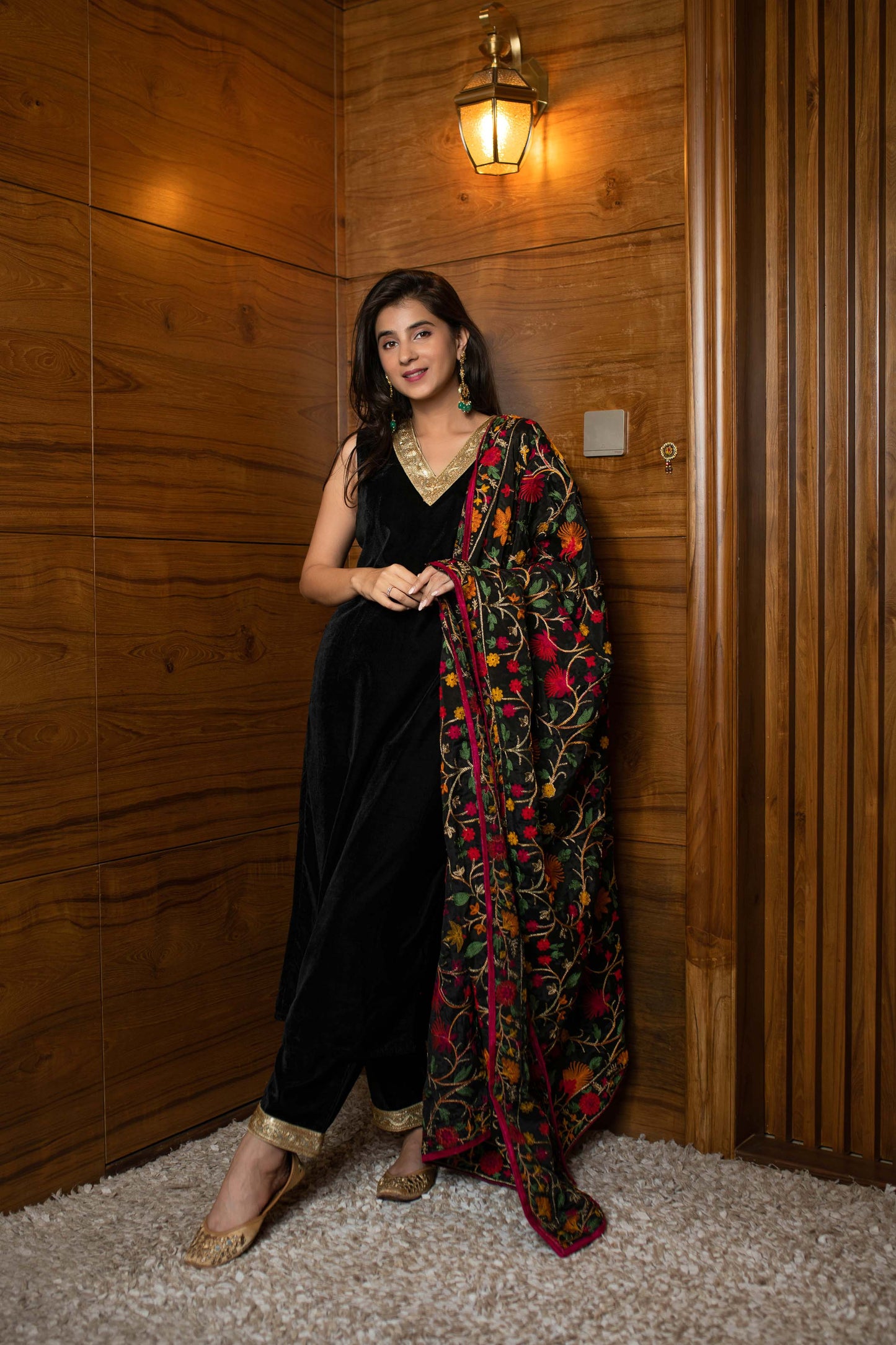 Women's Black Heavy Dupatta Velvet Kurta Set