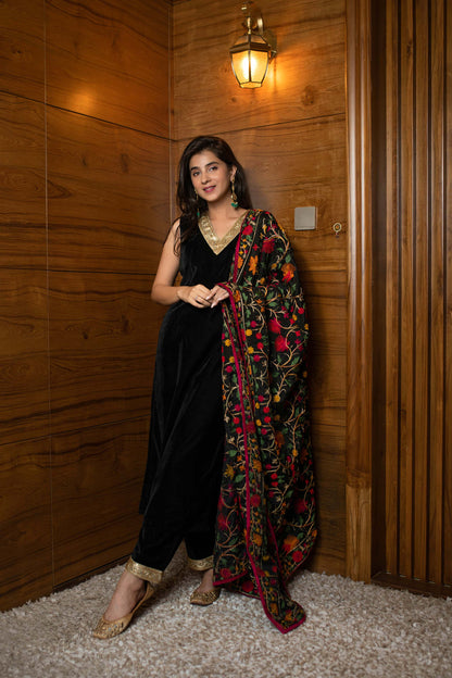 Women's Black Heavy Dupatta Velvet Kurta Set