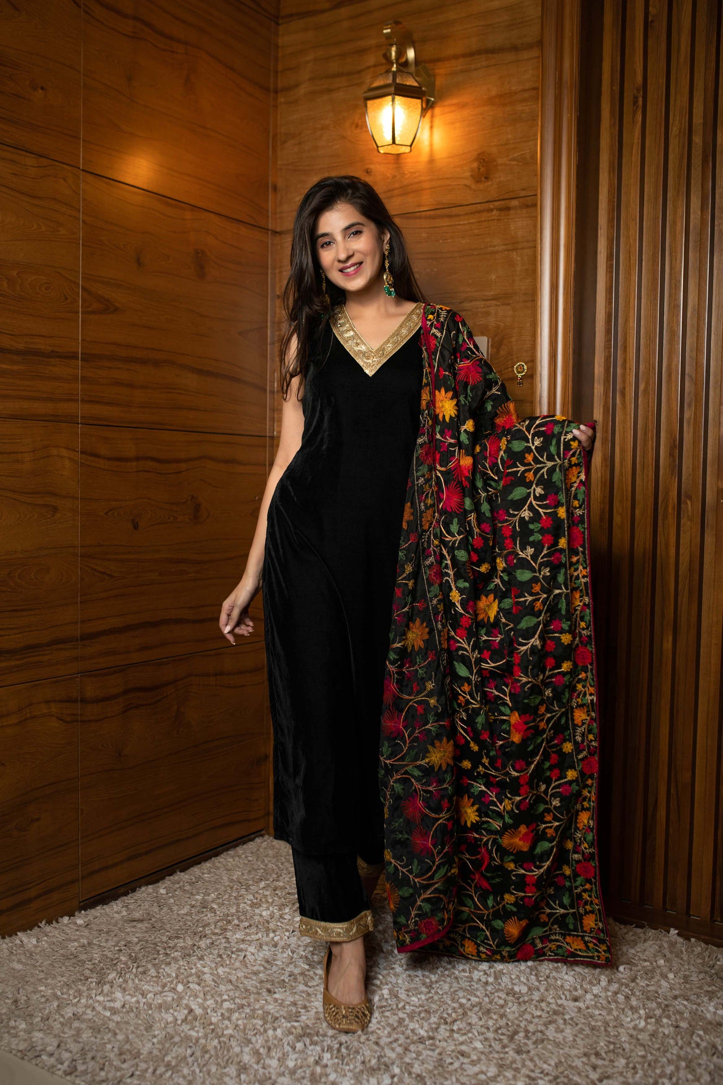 Women's Black Heavy Dupatta Velvet Kurta Set