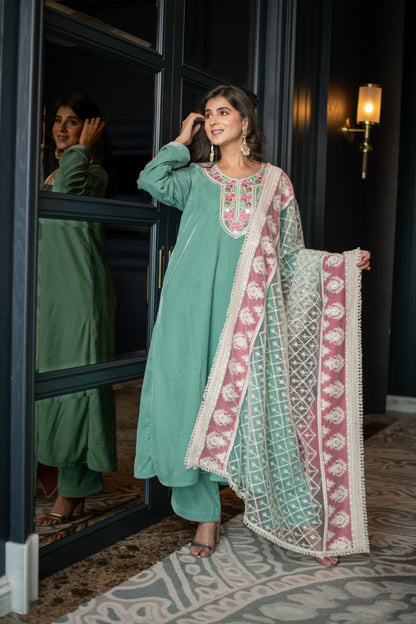 Women's Velvet Mint Green Kurta Set With Thread Work Dupatta