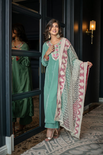 Women's Velvet Mint Green Kurta Set With Thread Work Dupatta