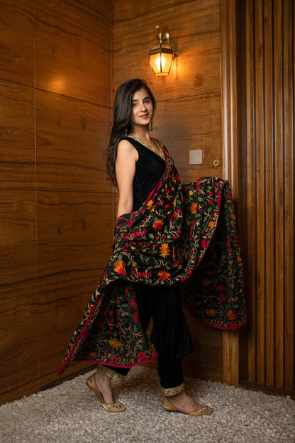 Women's Black Heavy Dupatta Velvet Kurta Set