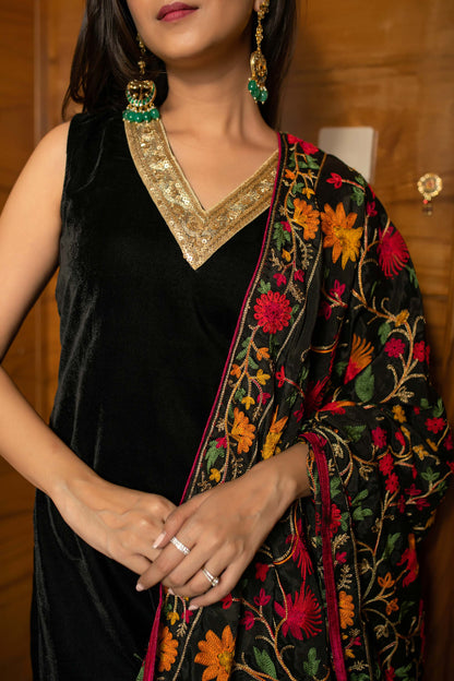 Women's Black Heavy Dupatta Velvet Kurta Set