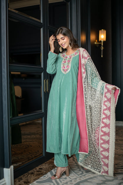Women's Velvet Mint Green Kurta Set With Thread Work Dupatta