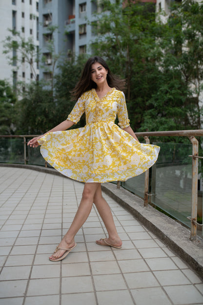 Women's Yellow White Floral Short Dress (1pc)