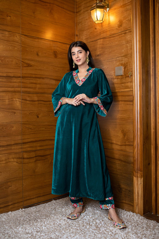 Women's Turquoise Velvet Kurta Set