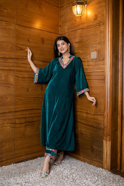 Women's Turquoise Velvet Kurta Set