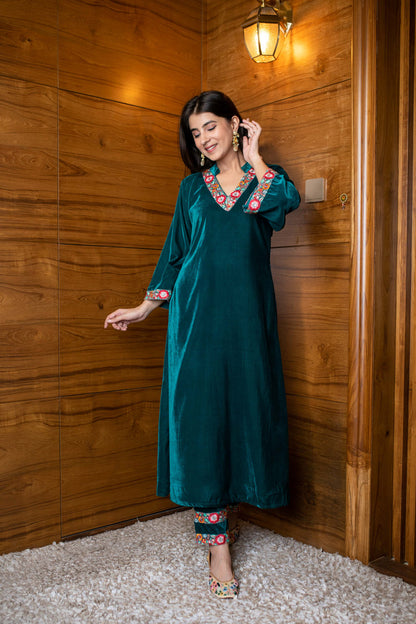 Women's Turquoise Velvet Kurta Set