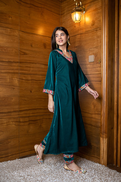 Women's Turquoise Velvet Kurta Set