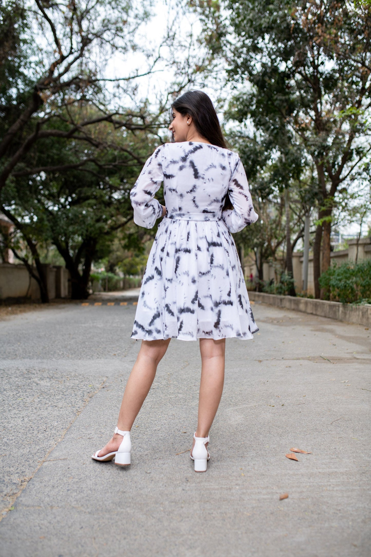 Women's Overlap Black And White (1 Pc Set)