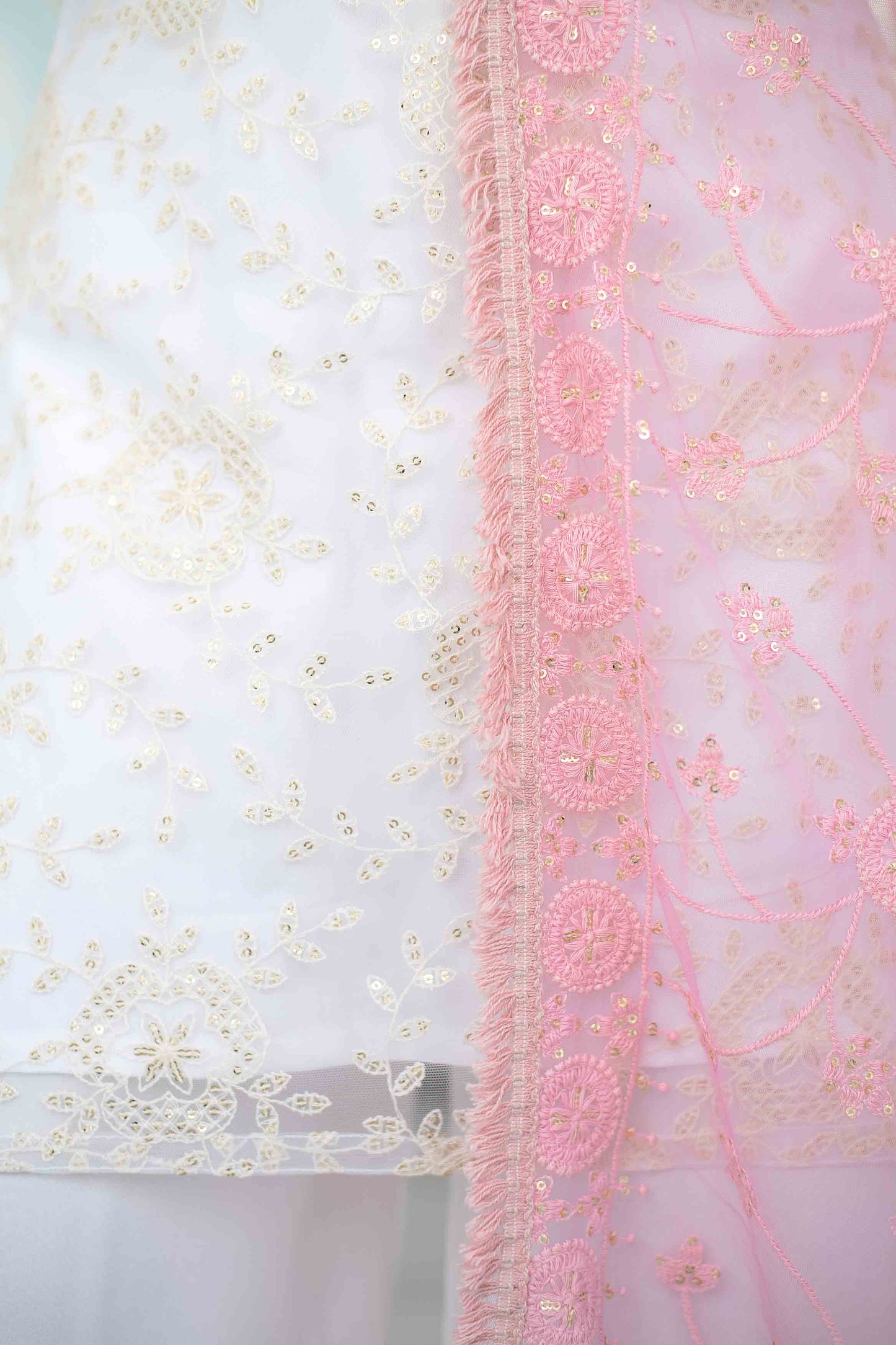 Women's White Palazzo Suit Set With Heavy Thread Work Pink Dupatta (3pcs Set)
