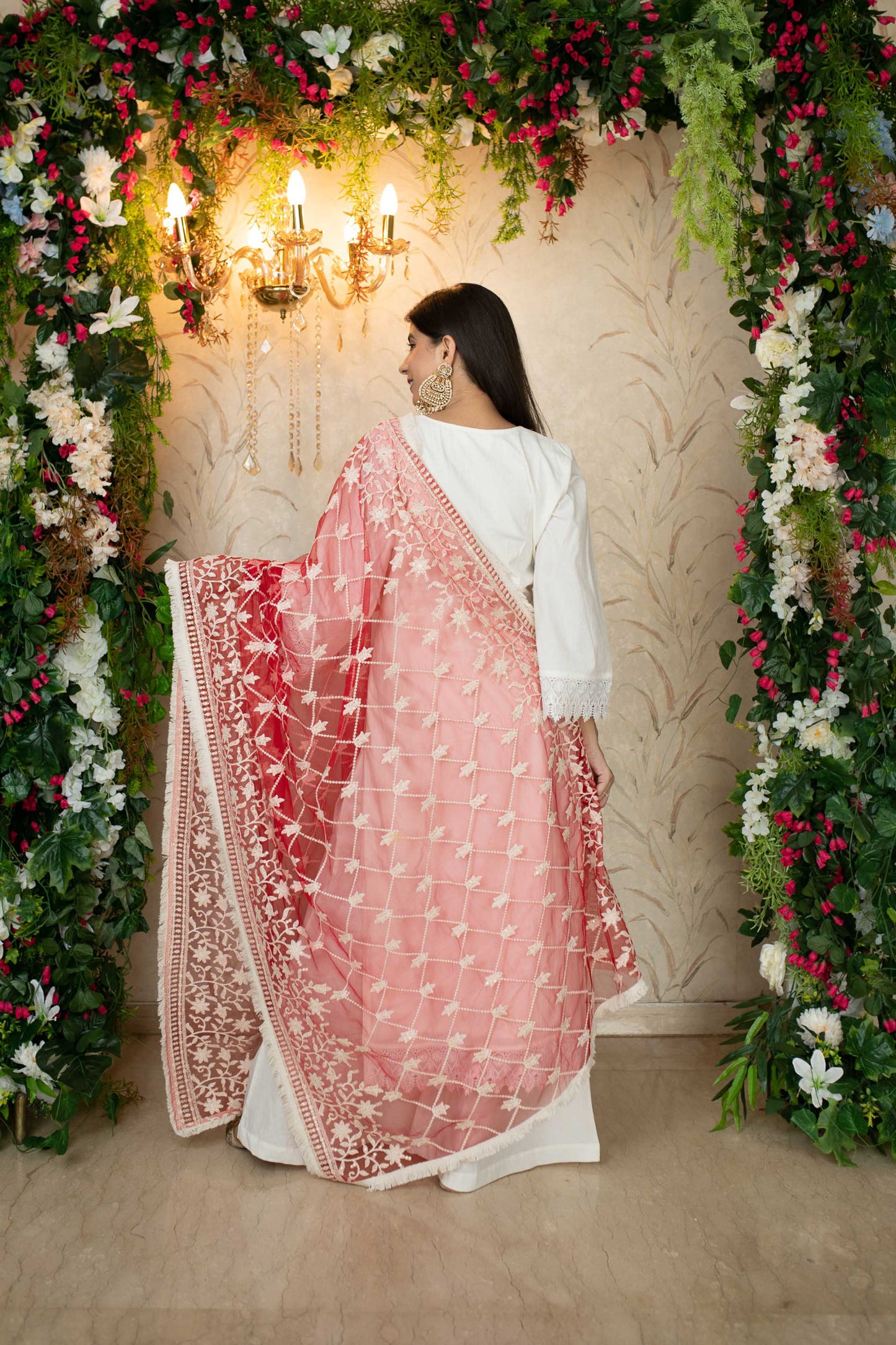 Women's White Kurta With Red Thread Work Dupatta
