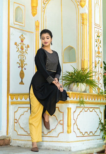 Women's Black Solid Embroidered Kurta Set