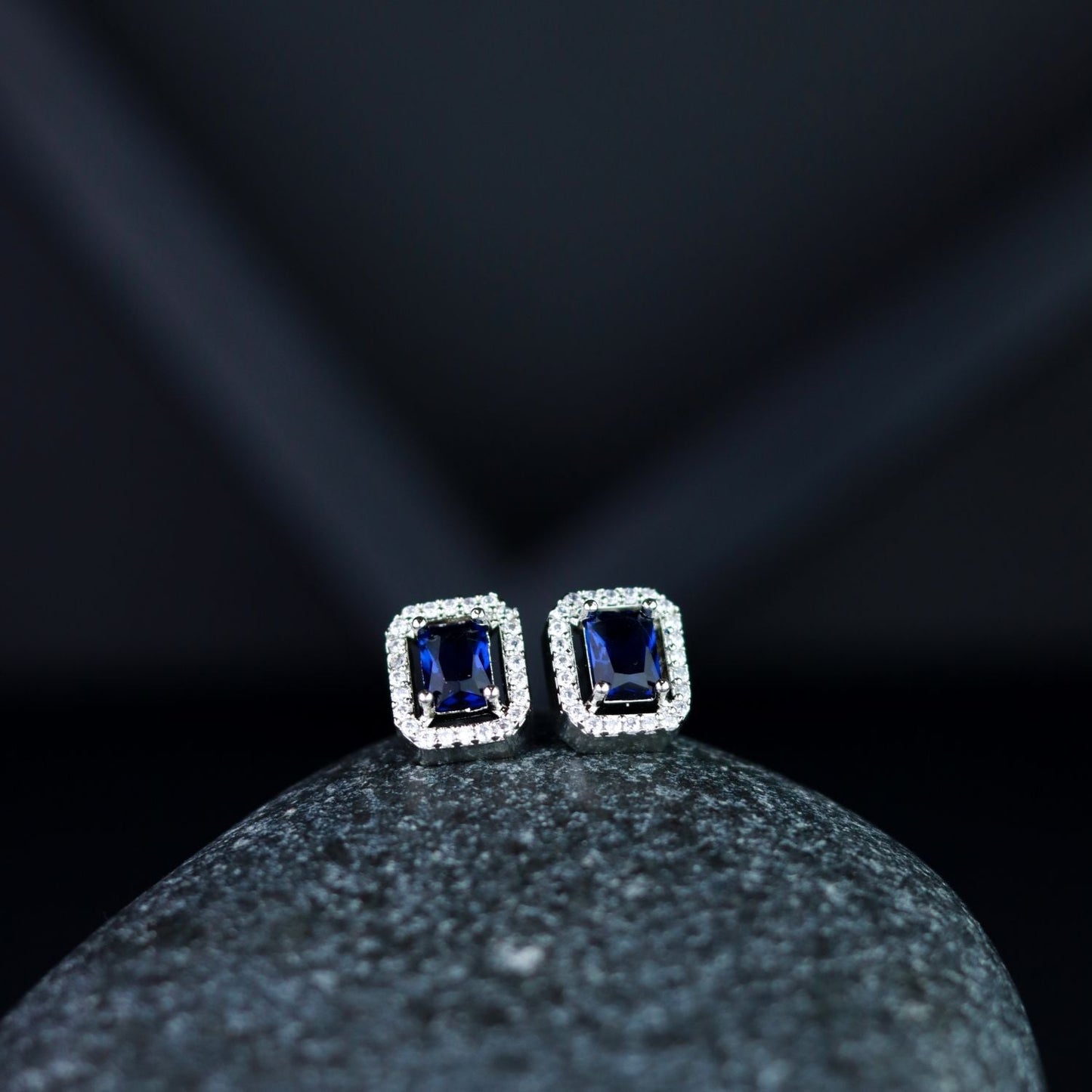 Women's Valentine'S Special 18K Silver Plated Blue Cz & American Diamond Beautiful Studs Earrings (E3066Zbl)
