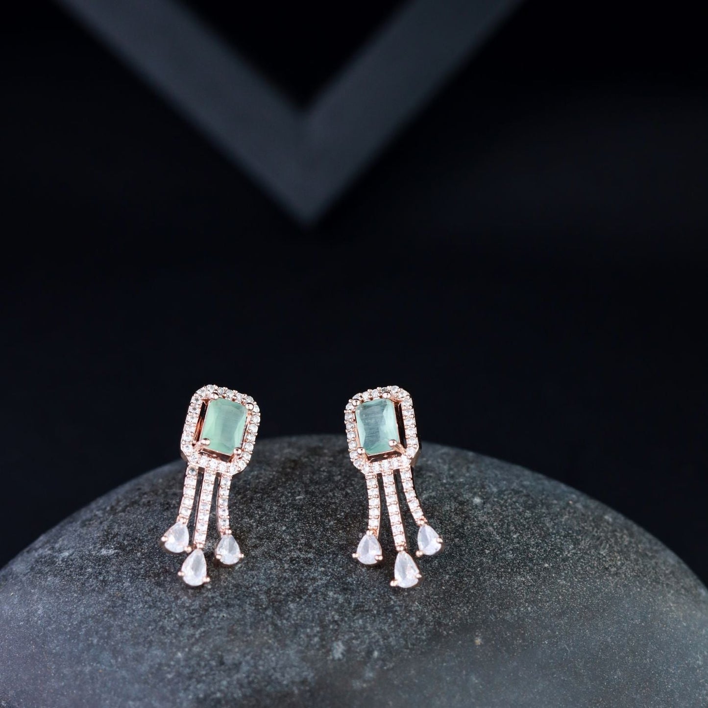 Women's Valentine'S Special 18K Rose Gold Plated Mint Cz & American Diamond Beautiful Studs Earrings (E3067Min)