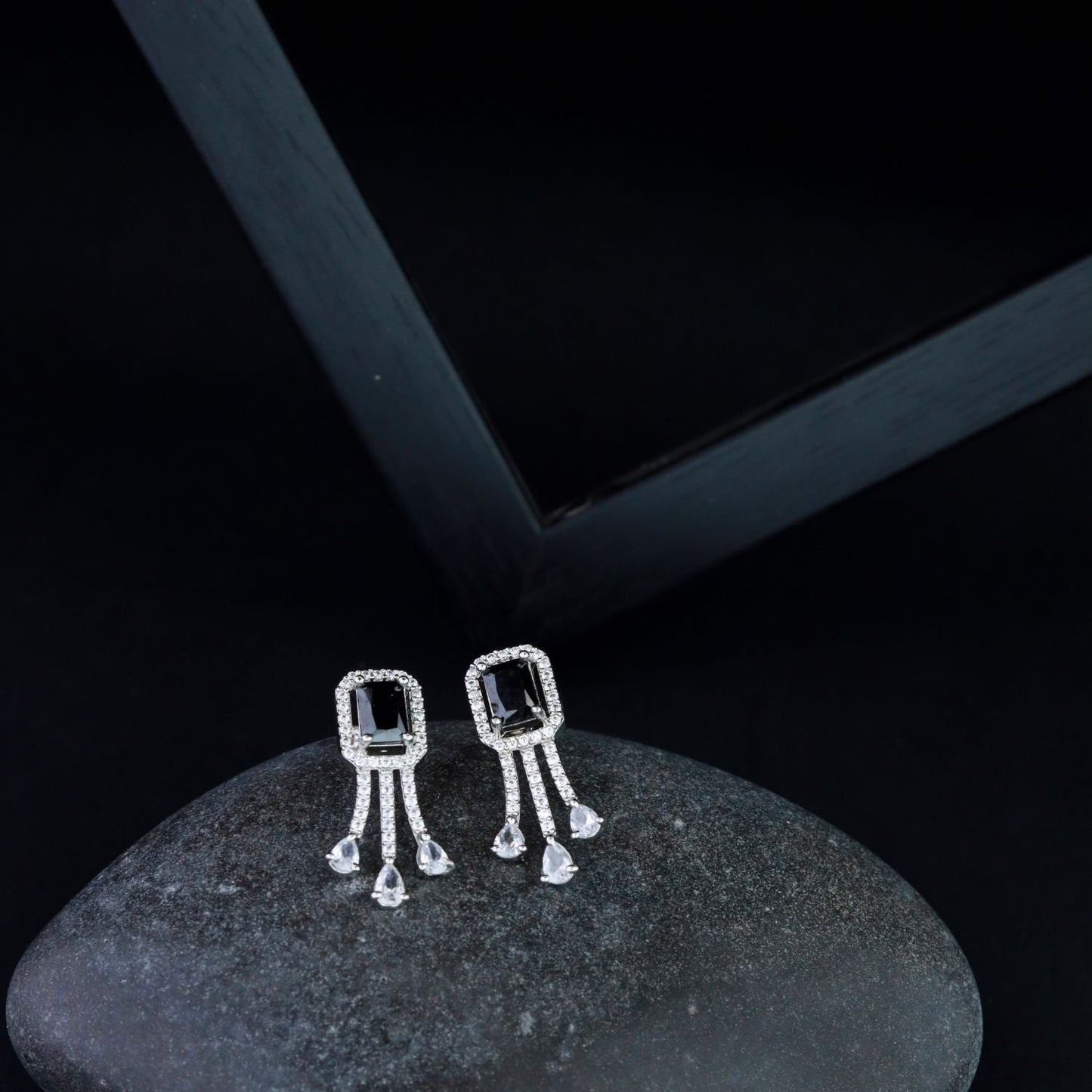 Women's Valentine'S Special 18K Rose Gold Plated Black Cz & American Diamond Beautiful Studs Earrings (E3067Zb)